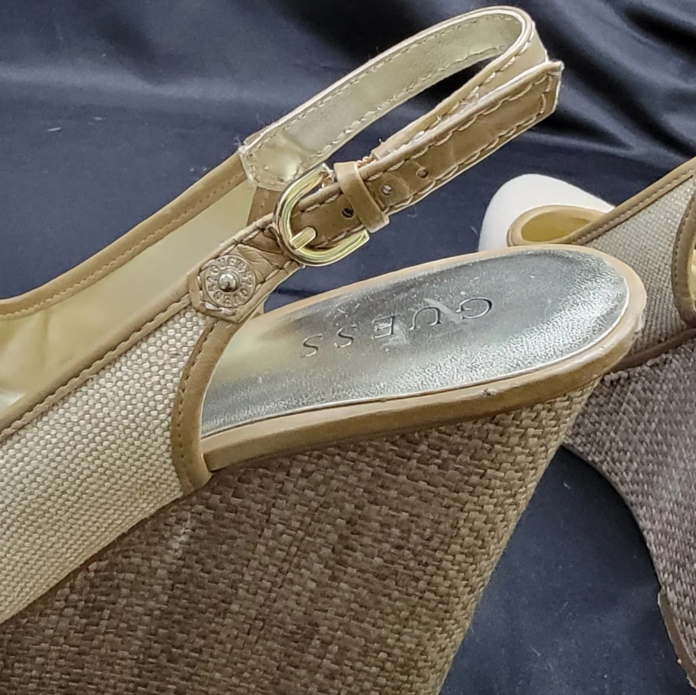 GUESS Slingback Close Toe Wedges‎ Size 9.5